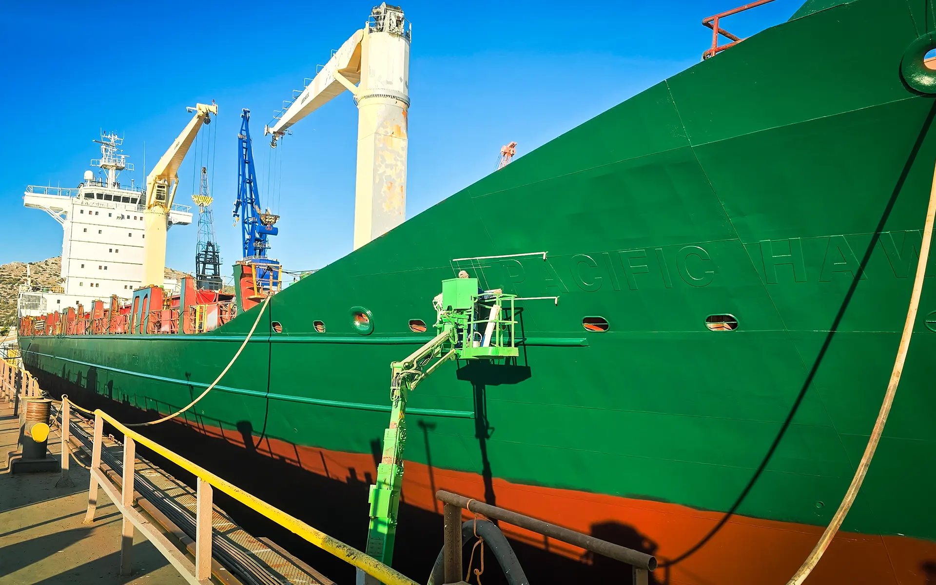 Maintenance and painting on the ship Contship Luv 11