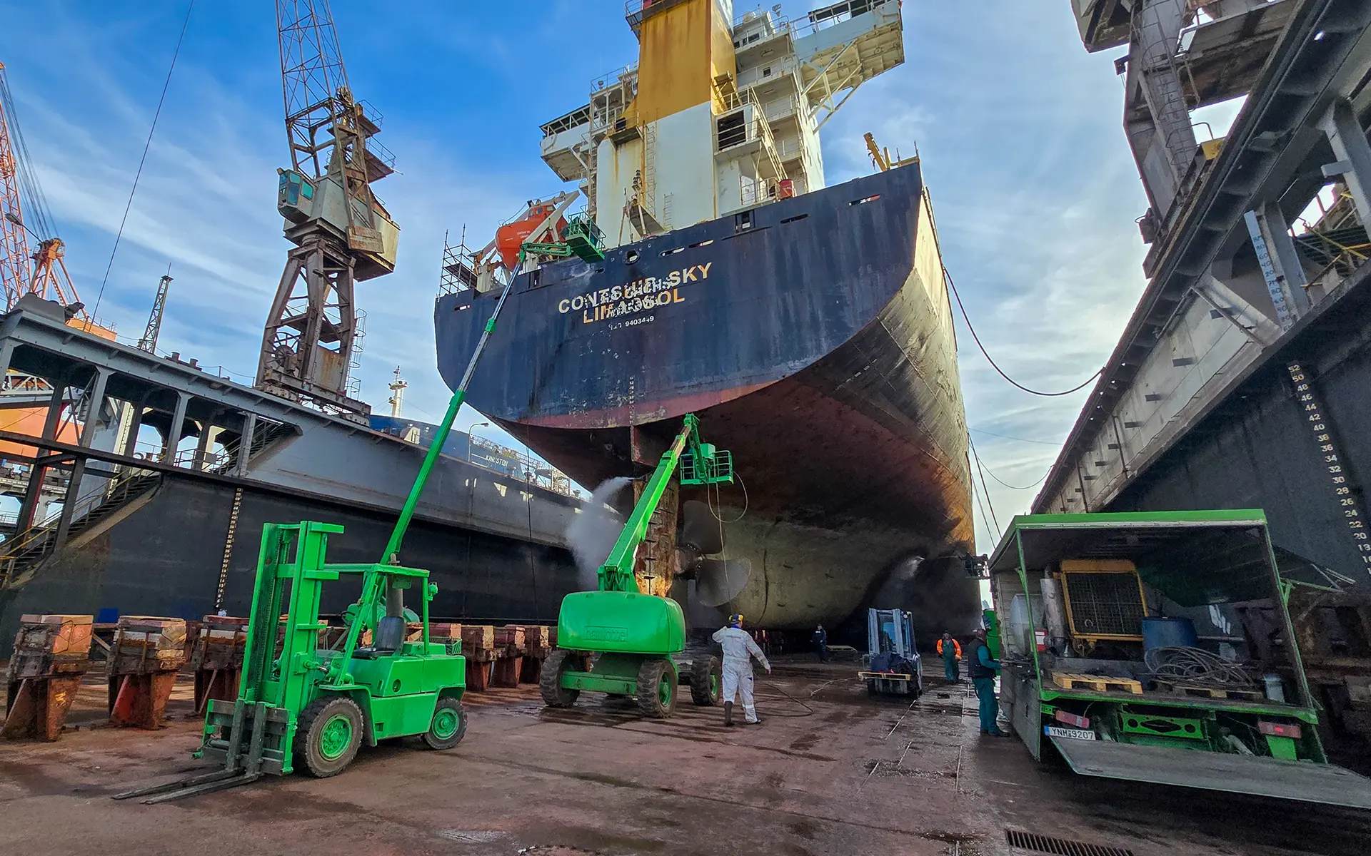 Maintenance and painting on the ship Contship Luv 12