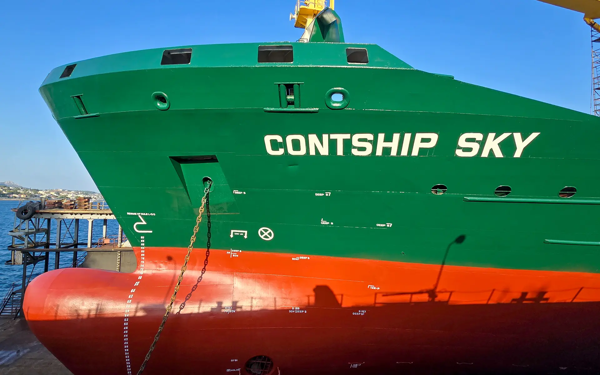 Maintenance and painting on the ship Contship Luv 14