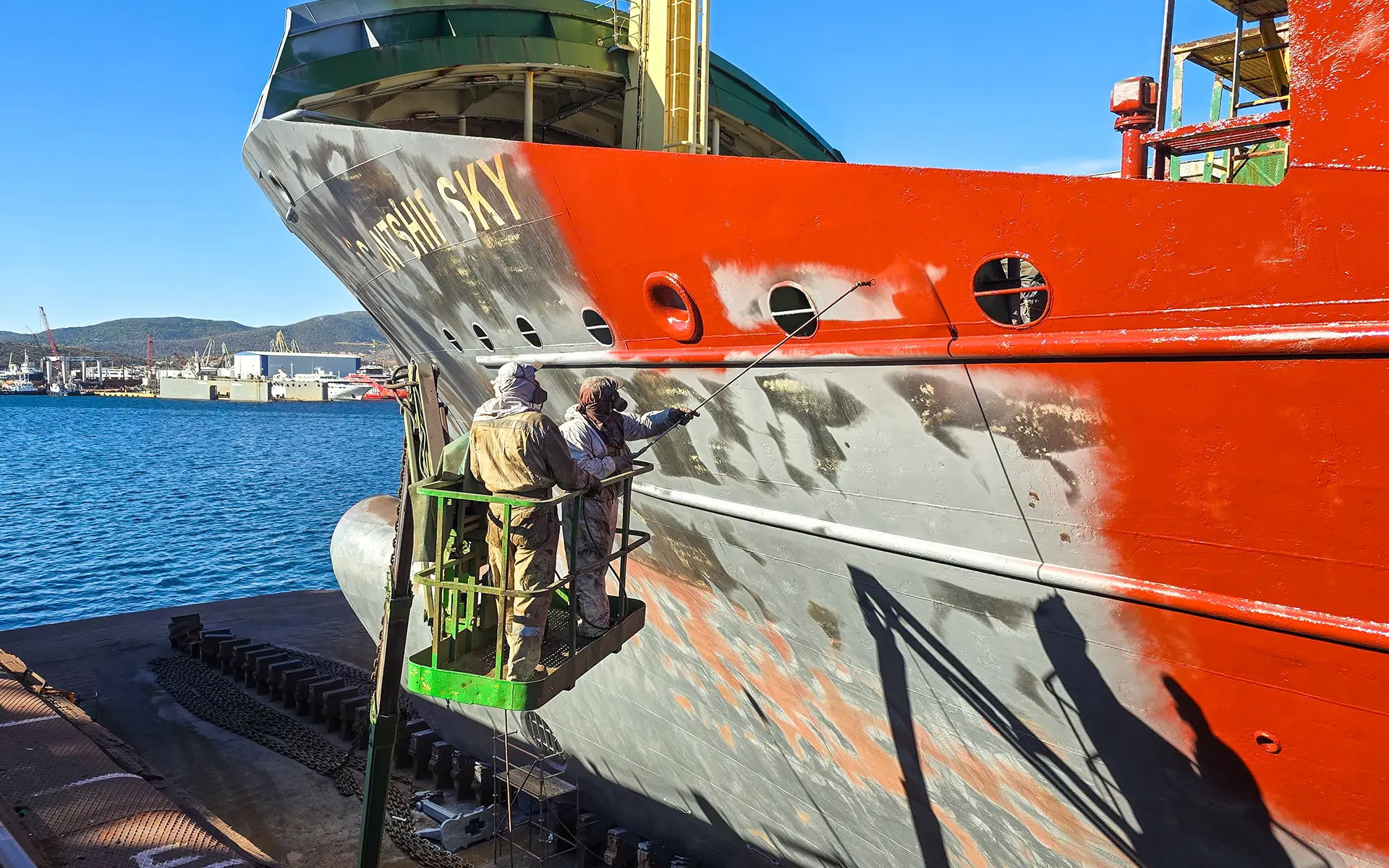 Maintenance and painting on the ship Contship Luv 16
