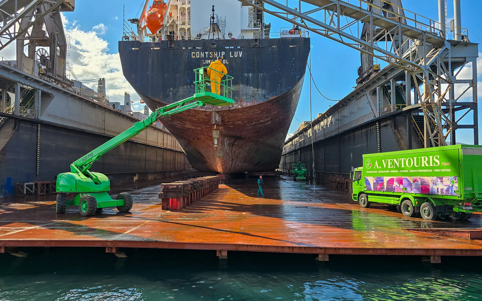 Maintenance and painting on the ship Contship Luv 6