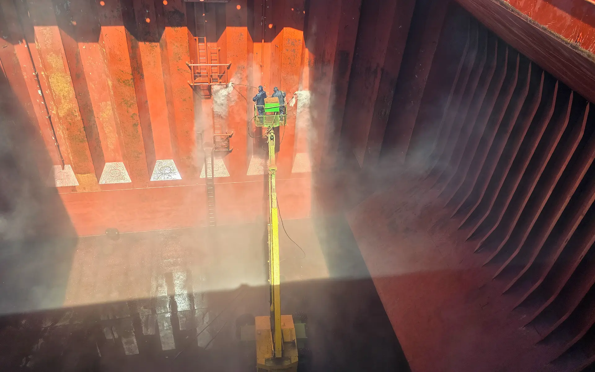 Maintenance and painting on the ship Laskaro S. 7